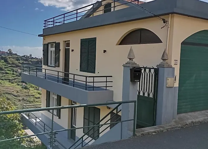 Yellow Owl Ii Bedroom I