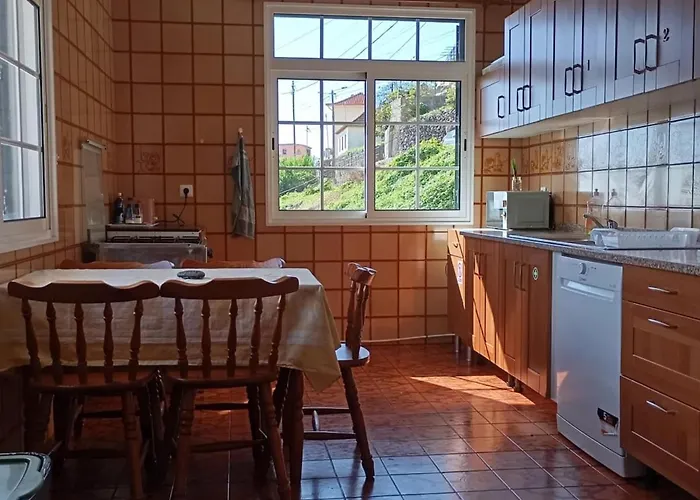 Yellow Owl Ii Bedroom I * Campanário